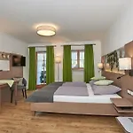 ゲストハウス Gaestehaus Und Egglerlehen 4*