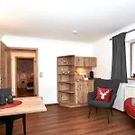 Gaestehaus Und Egglerlehen ゲストハウス 4*