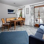 Gaestehaus Und Egglerlehen Casa de hóspedes 4*